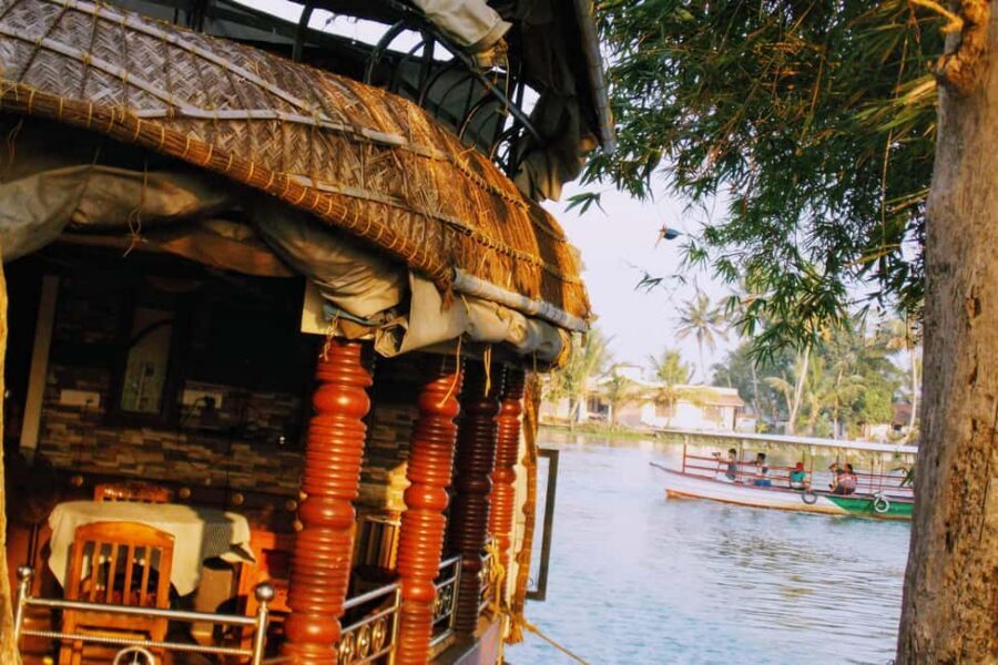 Alleppey / Alappuzha Houseboat Day Cruise with Lunch: Cochin - Cochin to Alappuzha: the ride that makes the day feel easy
