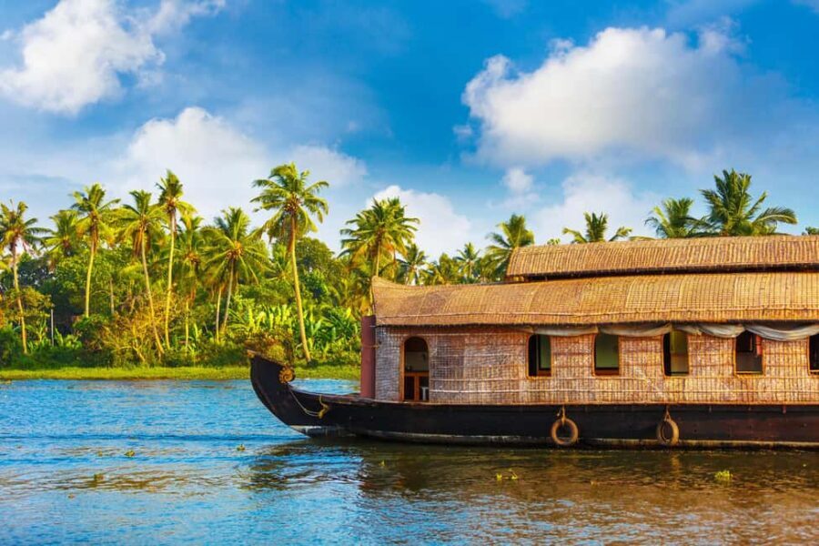 Alleppey / Alappuzha Houseboat Day Cruise with Lunch: Cochin - Boarding the houseboat and what the schedule really feels like
