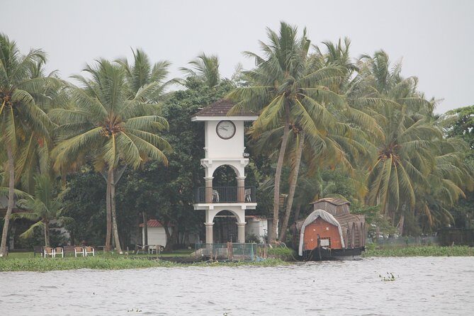 Best of Kerala - Alleppey backwaters cruise: day on the water, night on board