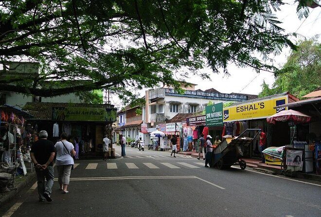 Explore Kochi by Tuk Tuk (book 1 adult & 2 go free (local only) - Key things to know before you roll