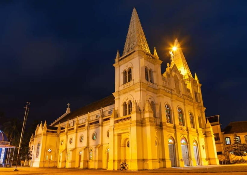 Explore Kochi in Nightlights: Guided Tour by Foot - Starting at Ernakulam Shiva Temple: your calm entry point