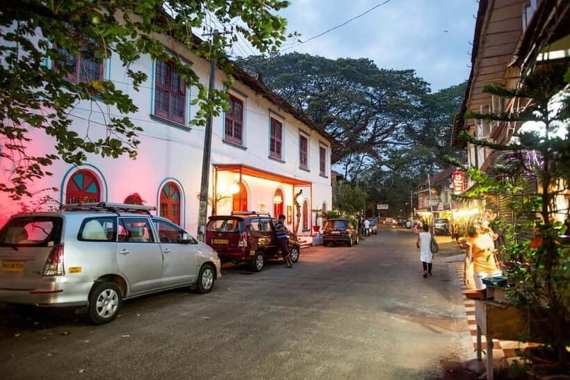 Explore Kochi in Nightlights: Guided Tour by Foot - Art districts and waterfront promenades: the shift from commerce to calm