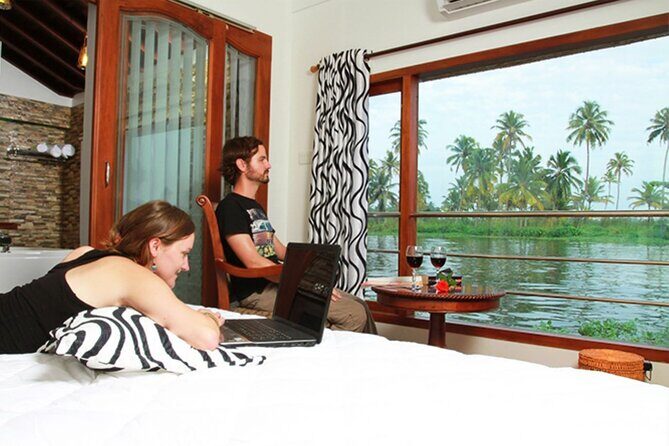 Kerala Beauty, Kochi with Alleppey Houseboat Cruise -03 Days Tour - Meals included: more than just feeding you
