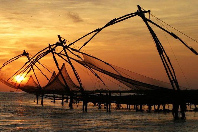 Kochi Private Day Tour -Heritage and Backwaters on Houseboat - Boarding in Alleppey: what the houseboat portion gives you