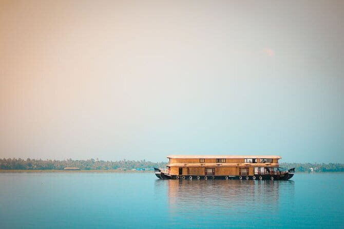 Multi Day Private Guided Tour of Kerala from Kochi by Car - Day 1 in Kochi: Mattancherry Palace, Paradesi Synagogue, and Fort Kochi shows