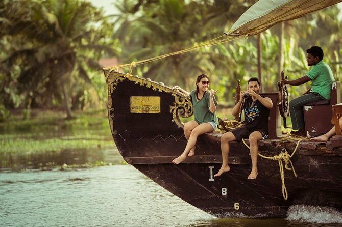 Private Kerala Backwaters Houseboat Cruise with Lunch from Kochi - The meal on board is the main event (and it’s properly planned)
