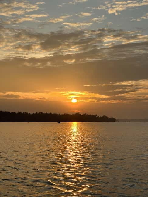 SUP in Kochi: Sunrise Stand-Up Paddleboarding Tour - Getting on the board: safety, gear, and what your body learns